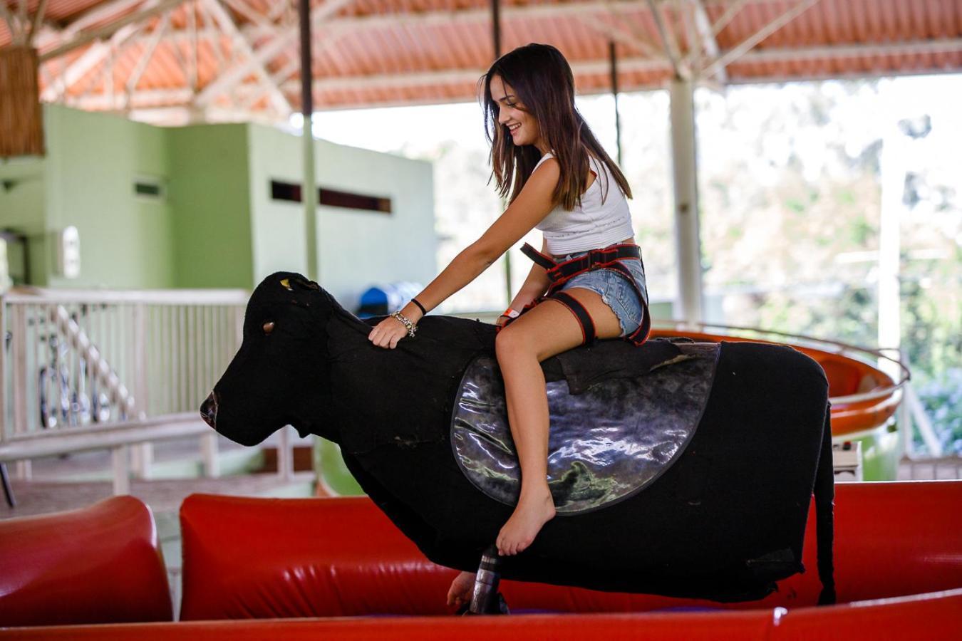 Villa Hipica Resort Gravatá Exterior photo A mechanical bull