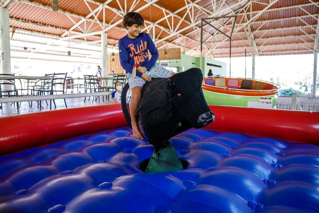 Villa Hipica Resort Gravatá Exterior photo Mechanical bull